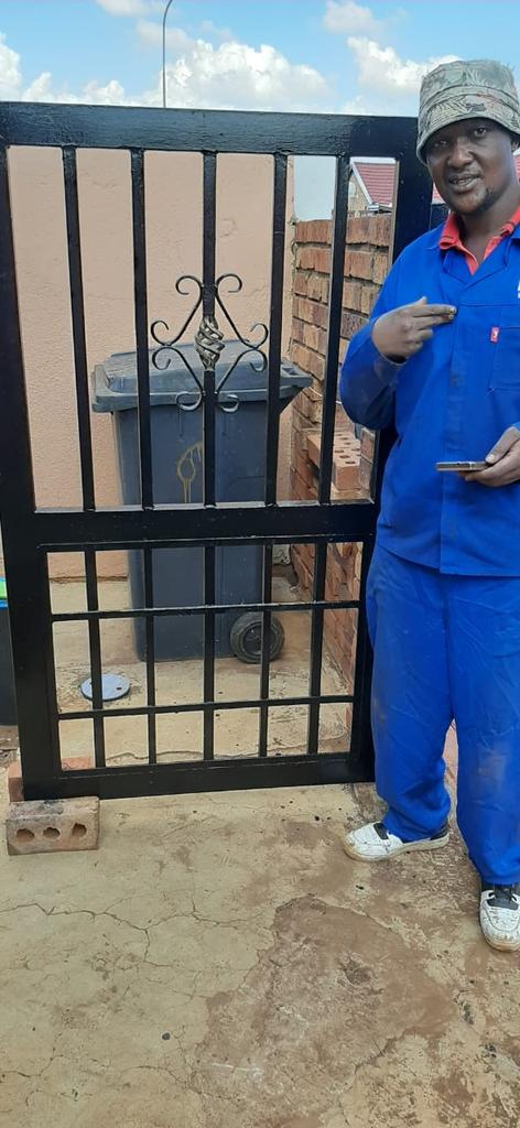 EnochLeayaSegop's tweet photo. @akreana_ Before Pics and After Pics....

We always grinding to put the food on the table...

Thank you for the support Thabiso, we appreciate your support and God bless you...

#ProgresticMetalWorks https://t.co/VjoBITUoKK