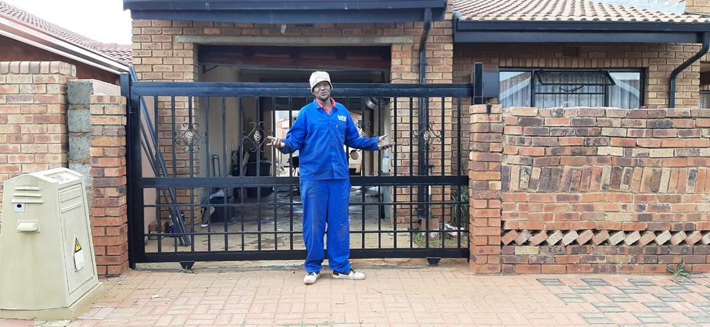 EnochLeayaSegop's tweet photo. @akreana_ Before Pics and After Pics....

We always grinding to put the food on the table...

Thank you for the support Thabiso, we appreciate your support and God bless you...

#ProgresticMetalWorks https://t.co/VjoBITUoKK