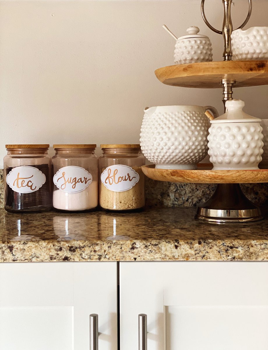 sharpie_sa's tweet photo. A simple way to get organised! Adorn your kitchen jars with hand lettered labels 😍

📸: @peonyandhoney (IG)
#SharpieCreations https://t.co/OSjwW8EDEX