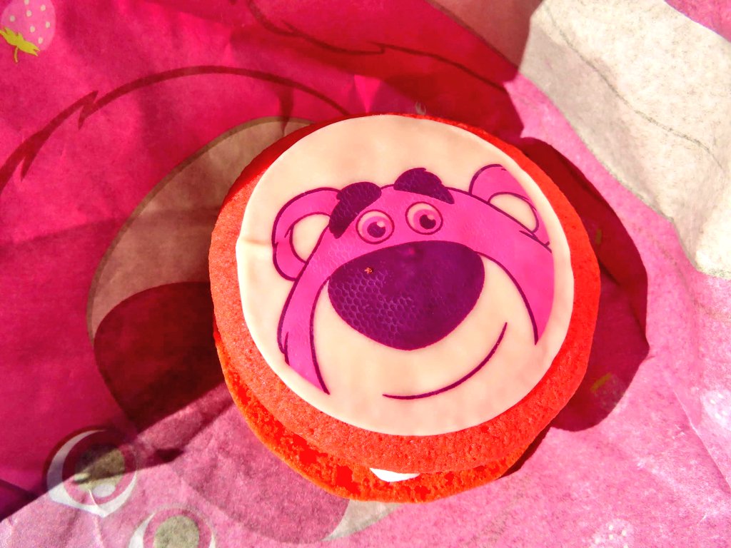 すぷそんspringsong 上下のクッキー部分が柔らかいけど 甘くて美味しい 400 ロッツォ クッキーサンド ディズニーシー ピクサープレイタイム スプソン03 Springsong03