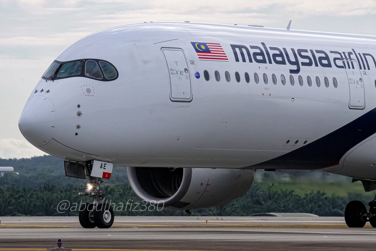 Salam dan selamat tengahari
Sexy Raccoon 
Airbus A350-941
9M-MAE
Malaysia Airlines
#aviation
#a359 
#avgeek
#aviationdaily
#malaysiaairlines
#malaysiahospitality
#flymalaysia
#malaysiaairports
#megaplane
#visitmalaysia2020
#planepics
#planespotter
#planespotting
#wmkk
#klia
#kul