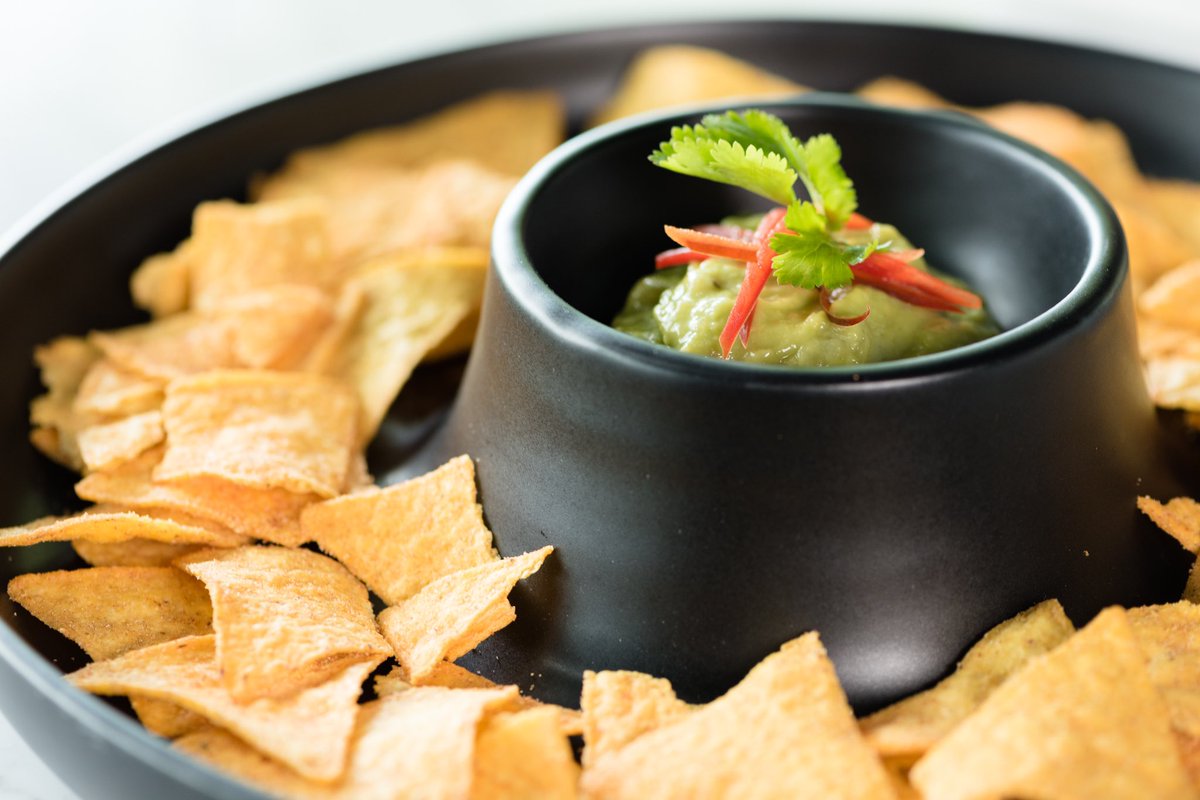 Weekend is here! 

🥑Nachos &amp; guacamole to share or solo? 
#nachos #guacamole