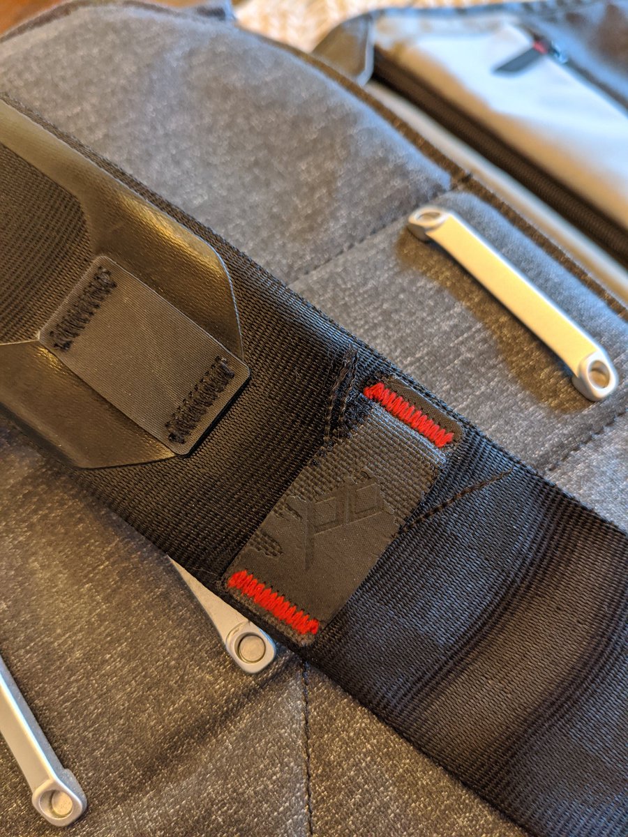 Harrij4's tweet photo. @peakdesignltd kinda expected more from a $250 bag! https://t.co/uIRavVTbrQ