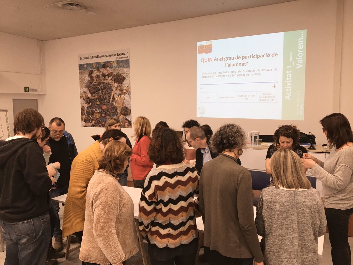 jmolins1's tweet photo. 4a sessió #PIOEmnr1920 posem en pràctica protocols de conversa per estructurar el debat pedagògic en #equip i prendre consciència del grau de participació de l’alumnat #COMinteractua #culturaelogi #llenguatgeassertiu @modelSCAP #OrientacióEducativa https://t.co/Uv6G9PRqR1