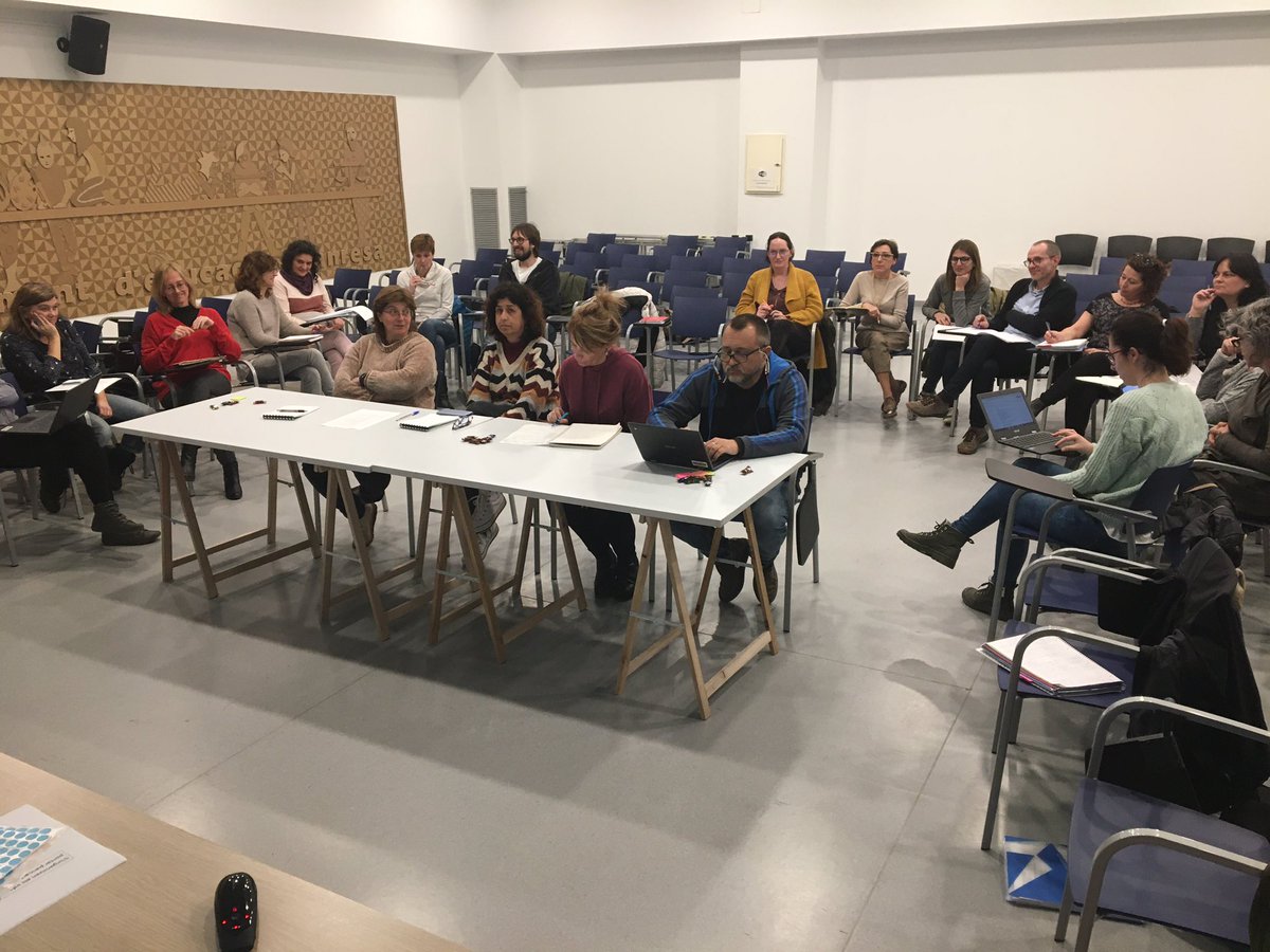 jmolins1's tweet photo. 4a sessió #PIOEmnr1920 posem en pràctica protocols de conversa per estructurar el debat pedagògic en #equip i prendre consciència del grau de participació de l’alumnat #COMinteractua #culturaelogi #llenguatgeassertiu @modelSCAP #OrientacióEducativa https://t.co/Uv6G9PRqR1