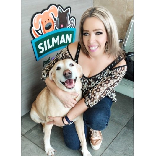 coviay6's tweet photo. Smile for the photo. 📸 Más que agradecida con la mejor #veterinaria @anaissilman de @silmanpetfriends por estar siempre ahí para atender a mis #mollytos. Molly esta mucho mejor, lista para seguir corriendo. #queperras https://t.co/4LDF68Hv2T