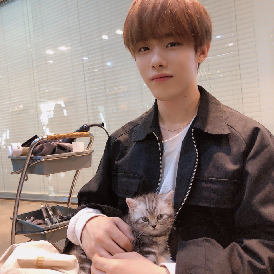 glittercode_jw's tweet photo. 💜깜찍말랑큐티섹시다이너마이트진우의생일rt이벤트💜
진우의 생일을 축하해준 2분께 기프티콘을 드립니다💜
당첨자 발표는 2월22일 토요일입니다💜
와기천사 많이많이 사랑해주세요🥰💜
#1TEAM #진우 #JINWOO @1team_twt
#원팀의_꽃_진우_생일축하해 https://t.co/KqByPwu4ER