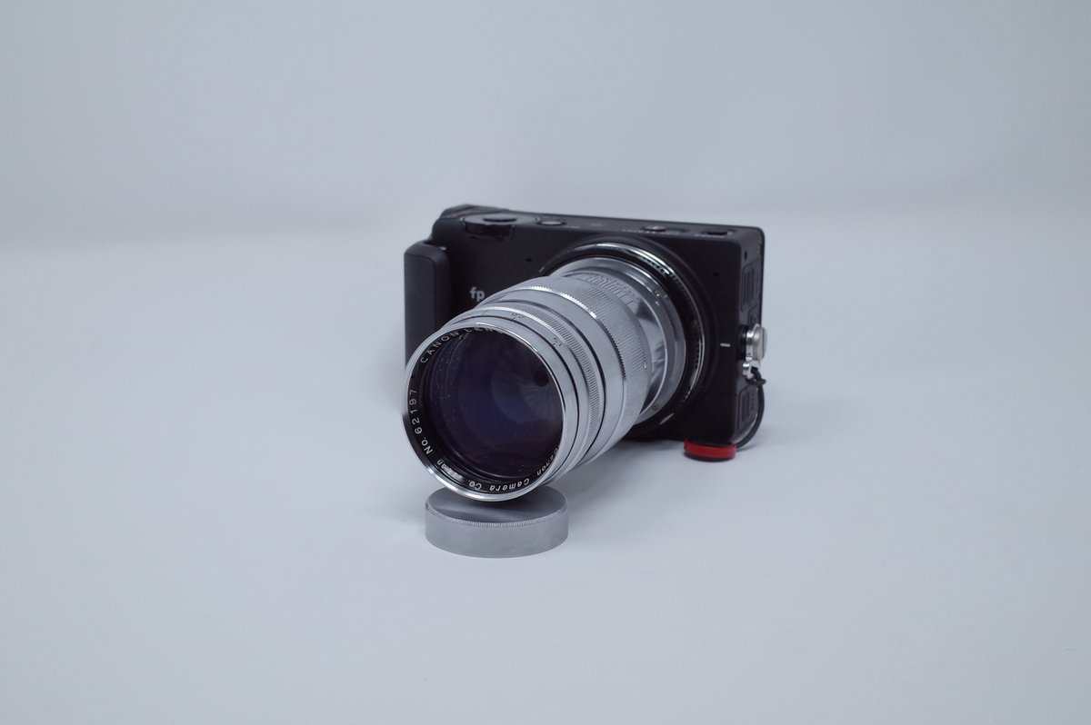 ruvico_gunone's tweet photo. CanonのLレンズを初めて購入！
LはLuxuryの頭文字だけあって絞り羽が20枚も！
でもおかしいな、Lレンズは赤鉢巻があるって聞いたんだけれど・・・・

#Canon #Canon85mmf19l #オールドレンズ #retrolens #SIGMAfp https://t.co/12bVY9bVCe