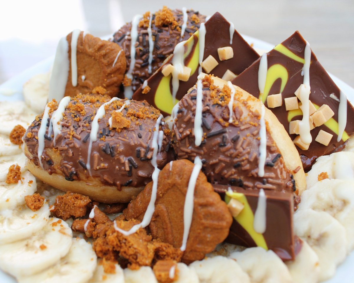 Don't mind us, just chilling here daydreaming about this jaw dropping concoction 😍 📸 - <a href="/ash/">･ﾟ✧</a>.hine_96 
 #lovefood #kidapprovedsnacks #halftermfun