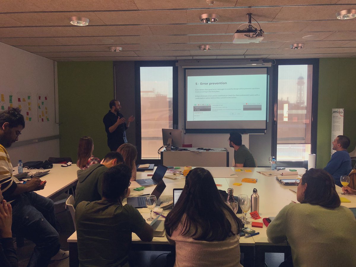 ChromDesign's tweet photo. Day 2 of #ChromDesign Winter School! @pezzabros’s talk: ‘Interacting with big chunks of Data: Designing the next interactive genomic browser’. How would it be an ideal genomic browser?
#SciComWinterSchool https://t.co/0jY1Xe5Gu6