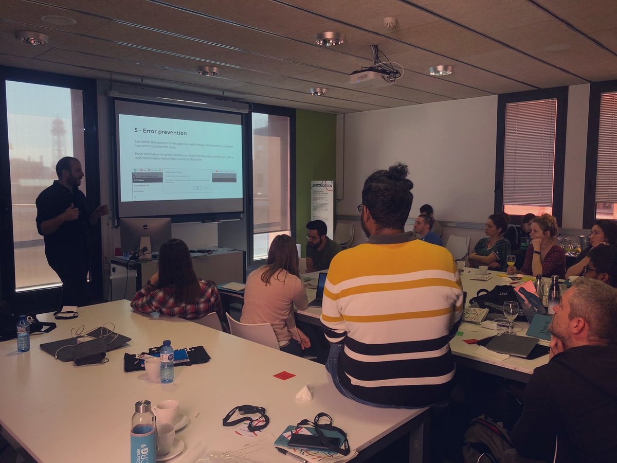 ChromDesign's tweet photo. Day 2 of #ChromDesign Winter School! @pezzabros’s talk: ‘Interacting with big chunks of Data: Designing the next interactive genomic browser’. How would it be an ideal genomic browser?
#SciComWinterSchool https://t.co/0jY1Xe5Gu6