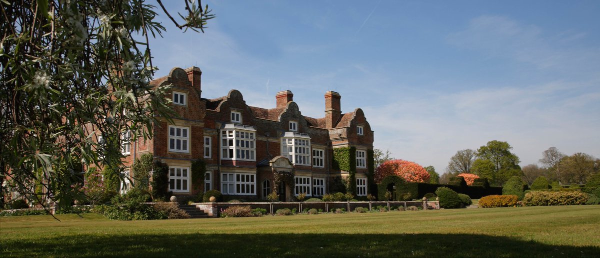 Godinton's tweet photo. Thinking about working in the heritage sector? We're looking for a recent graduate to spend a year working here, starting in summer 2020. Job details on our website: https://t.co/oJ82txeAOz✨

@VisitKent @Historic_Houses @Heritage_NGOs https://t.co/5igL2cuX5x