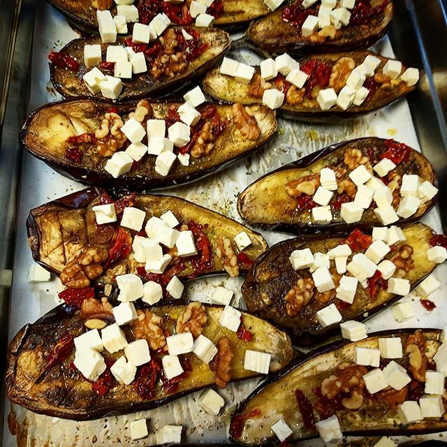 Preparan alberginies per el menú #menjarsaludable #menudeldia #tastaelbaixllobregat #Molinsdereifood #eltastmolins