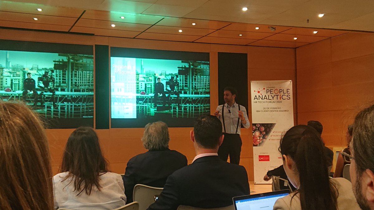 Leadership_ms's tweet photo. Tecnología y personas. @jesuscristo_bal de @SandQlik empieza hablando de #InteligenciaArtificial y nos explica que hay que "aprender a aprender" porque nuestros conocimientos son efímeros.
#LMSPeopleAnalytics #rrhh #PeopleAnalytics #hranalytics https://t.co/9hV04TJnxM