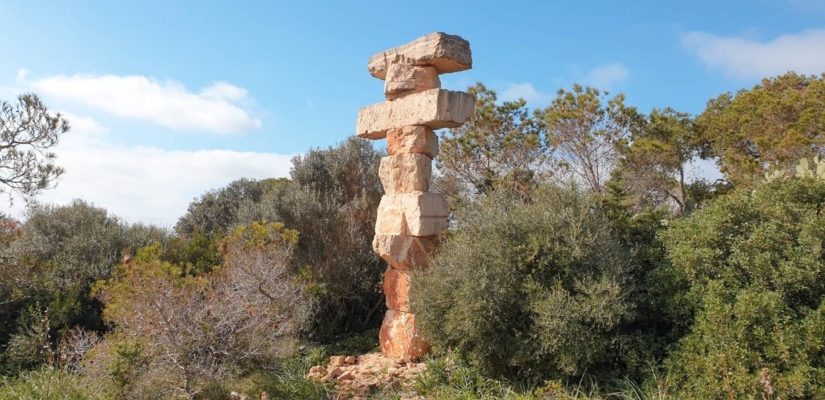 FuturtransSL's tweet photo. We show you some images of Es Pontàs and Cala #Santanyí. #Mallorca has nothing to envy to any #beach destination in the world. Do you want a dip?

Our photo-driver, Rafael Nieto, has also photographed the sculptures of the South Equilibrium Project.

Shall you come? 🧡🚍 https://t.co/mhHGXMxfEo
