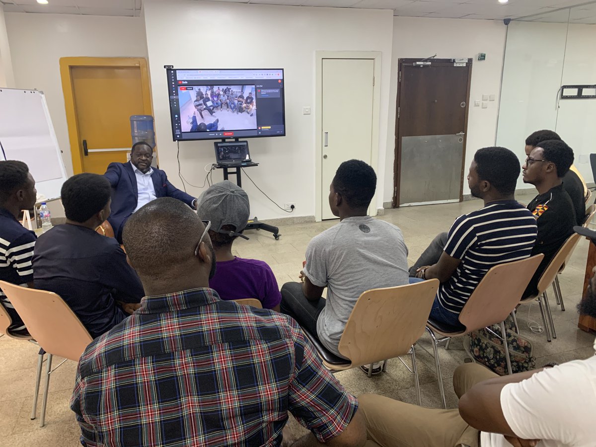 Cc_HUB's tweet photo. @niyi_toluwalope @eTranzactPLC He focused on each startup's value proposition & how they can define their monetization roadmap.
Using the startups in his examples, he shared insights that helped them gain a deeper understanding of their value offering, stakeholder mapping & pricing.
#FacebookAccelerator https://t.co/WCl1Heh1Y8
