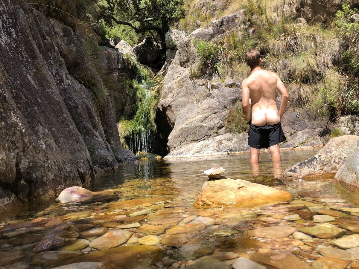 RZA_Otter's tweet photo. When you pale so your bum is the sun https://t.co/zxzhdJeacd