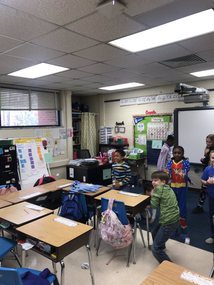 ac_allen6's tweet photo. @obgSTARS When you have a “snowcation” at school, you have a “snowball”fight! ❄️ #gatespride #OneCCPS https://t.co/o2ddYLC5vs