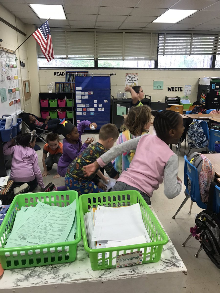 ac_allen6's tweet photo. @obgSTARS When you have a “snowcation” at school, you have a “snowball”fight! ❄️ #gatespride #OneCCPS https://t.co/o2ddYLC5vs