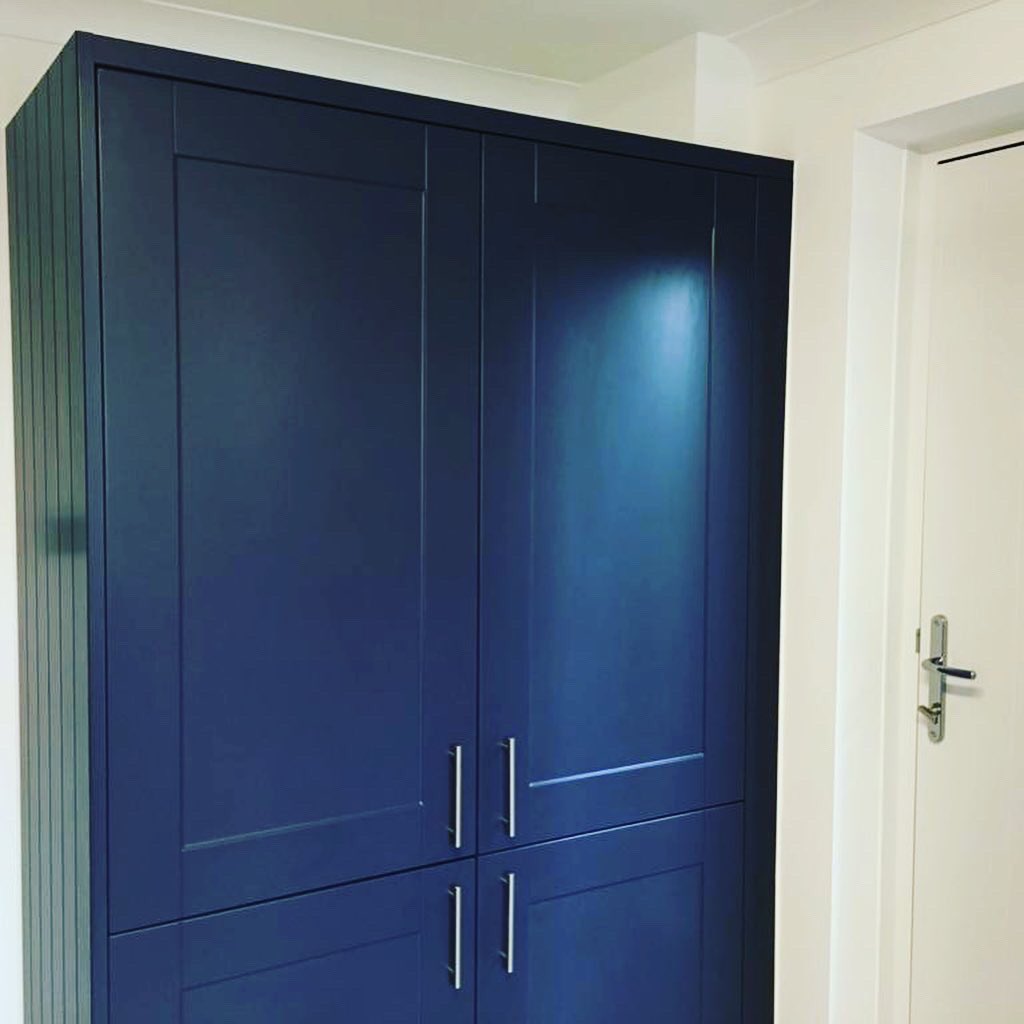 DPGoodwinelec's tweet photo. Lovely kitchen completed by the team in Tonbridge 👌

We love the solid oak worktops, such a timeless design 🤩 
We also installed this dark blue ladder cupboard, a great way for more storage!

#dpgoodwin #kitchen #solidoak #oak #timeless #dpgoodwingroup #tonbridge #eastsussex https://t.co/z3BPYKXgHi