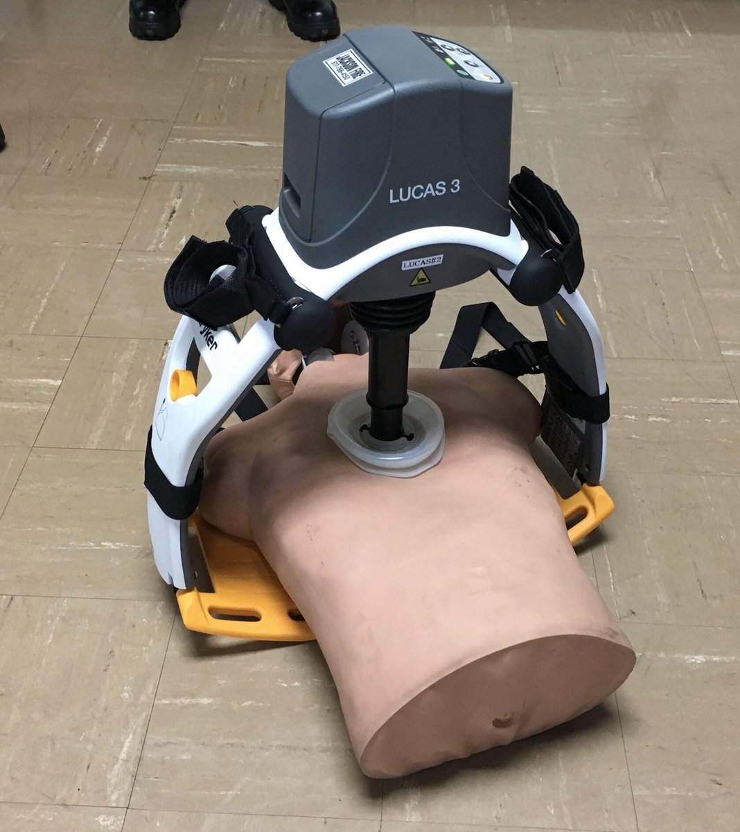 ArbroathFire's tweet photo. Many thanks to @Scotambservice crew who attended #Arbroath last night, giving #WhiteWatch a professional and informative insight into equipment carried and also a practical demonstration of the #Lucas3 #Defibrillator #PartnershipWorking #WorkingTogetherToSaveLives 🚒🚑👍🏻 https://t.co/07yMB6K0OA