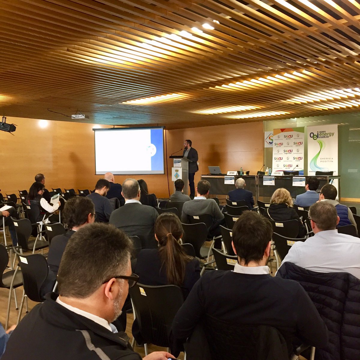 OEI_SmartCities's tweet photo. #economiacircular i #sostenibilitat al #ConstruïmFuturSalou amb @SolcamE i Frederic López https://t.co/uBA01duSj6