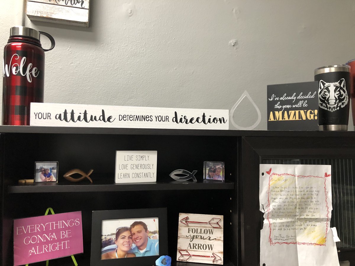 jillwolfe911's tweet photo. Office affirmations—#comein #illremindyouwhoyouare https://t.co/YrkJLbj171