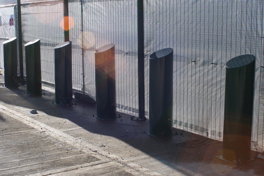 ABCFencingLtd's tweet photo. PAS68 Truck Stopper Bollards ✖️
Proven to stop and disable a truck weighing 7.5 tonnes travelling at 40 mph.
#abcfencing #fencing #gates #automation #constructionuk https://t.co/XhQOIyWn1g