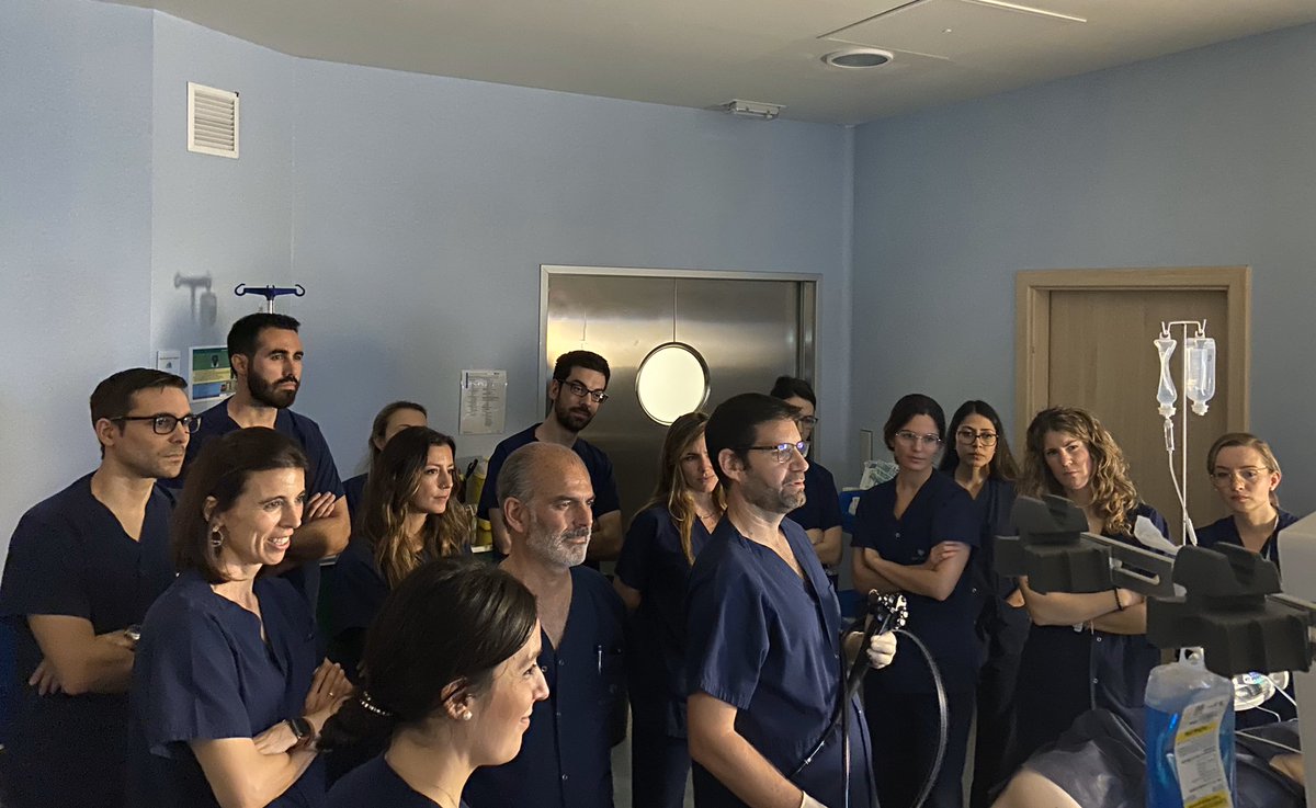 DigestivoTellez's tweet photo. Un día en la sala de endoscopia #IEDALIVE en un curso dirigido a R4 de residentes de #Andalucia @sapdes @SEEDendoscopia Después de un POEM, el Dr. @Pedro_Roson sigue con DSE en sigma en canal YouTube https://t.co/ORQtfX8Rta.... esta tarde y mañana más https://t.co/QVpbRBcXr8