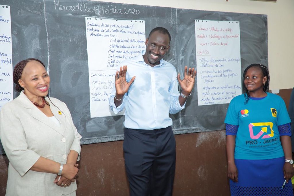 abdu_cisse's tweet photo. #PROJeunes
Ce sont au total 150 jeunes qui suivront une formation en entrepreneuriat de 3 mois pour faciliter leur insertion socio-économique. La formation sera relancée régulièrement chaque 3 mois pour 150 autres jeunes afin que le maximum de personnes en bénéficient. @RESCUEorg https://t.co/m6zvcTEmcW