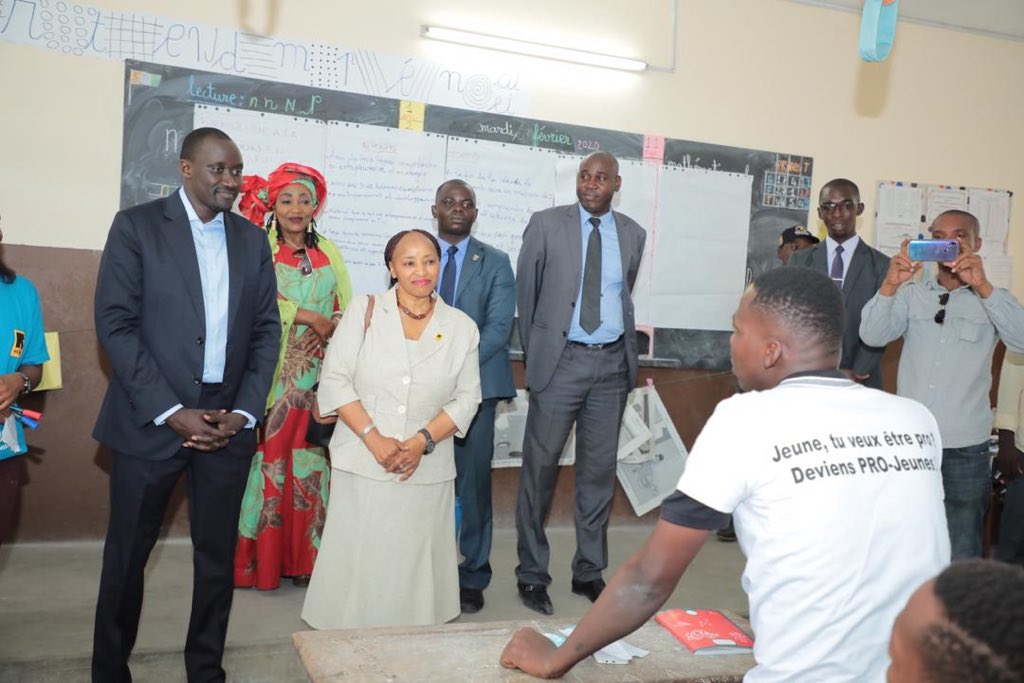 abdu_cisse's tweet photo. #PROJeunes
Ce sont au total 150 jeunes qui suivront une formation en entrepreneuriat de 3 mois pour faciliter leur insertion socio-économique. La formation sera relancée régulièrement chaque 3 mois pour 150 autres jeunes afin que le maximum de personnes en bénéficient. @RESCUEorg https://t.co/m6zvcTEmcW