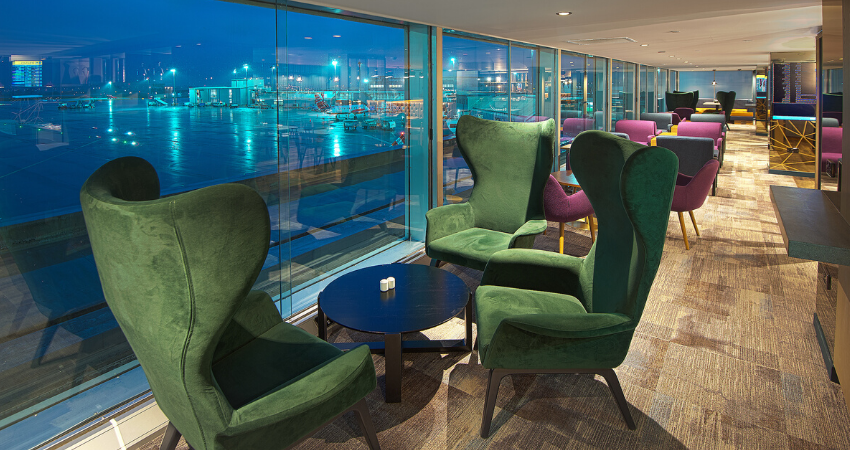 GLA_Airport's tweet photo. Get your trip off to a relaxing &amp; luxurious start with a visit to the Lomond Lounge! ✈️💛Tuck into delicious a la carte food, a wide selection of drinks &amp; cocktails🍸 &amp; take in panoramic runway views in a peaceful setting.
Visit https://t.co/8tgC8CvbOo
#flyGLA #thelomondlounge https://t.co/ATF1y3SNYD