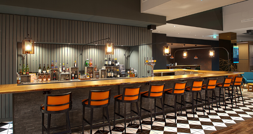GLA_Airport's tweet photo. Get your trip off to a relaxing &amp; luxurious start with a visit to the Lomond Lounge! ✈️💛Tuck into delicious a la carte food, a wide selection of drinks &amp; cocktails🍸 &amp; take in panoramic runway views in a peaceful setting.
Visit https://t.co/8tgC8CvbOo
#flyGLA #thelomondlounge https://t.co/ATF1y3SNYD