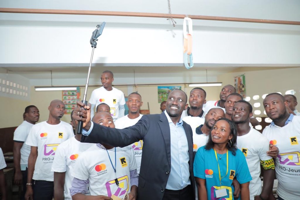 abdu_cisse's tweet photo. #PROJeunes
Lors du lancement à Port-bouet, j’ai profité de l’occasion pour annoncer que j’accompagnerai les 6 meilleurs jeunes de cette première vague de formation dans la mise en œuvre de leurs projets.
#Formation #Entrepreneuriat #Jeunes @RESCUEorg @pro_jeunes https://t.co/pFTXgDkEW0