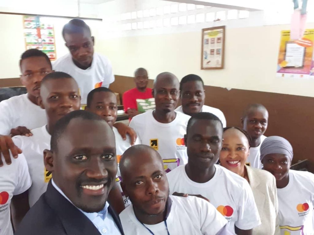 abdu_cisse's tweet photo. #PROJeunes
Lors du lancement à Port-bouet, j’ai profité de l’occasion pour annoncer que j’accompagnerai les 6 meilleurs jeunes de cette première vague de formation dans la mise en œuvre de leurs projets.
#Formation #Entrepreneuriat #Jeunes @RESCUEorg @pro_jeunes https://t.co/pFTXgDkEW0