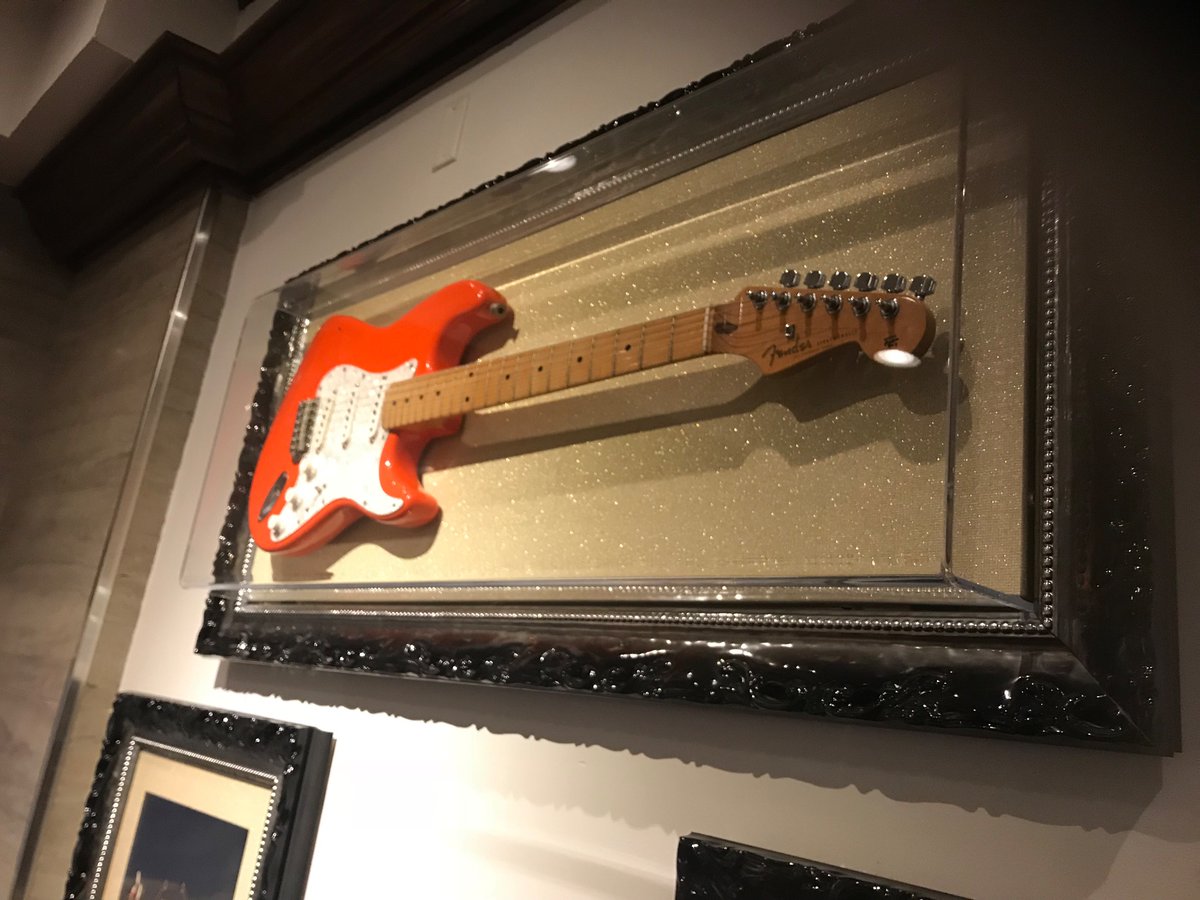 miss_thepoint's tweet photo. Finally an epic days with Hard Rock Cafe. Lemon’s shirt, Sid vicious guitar, a game of pool. 
Still in awe of the Vietnam veterans who gave us so much of their time and experience to think about. Thank you
@BridgeAcademyT1 @MoulshamHigh https://t.co/wHOHcpUXdk