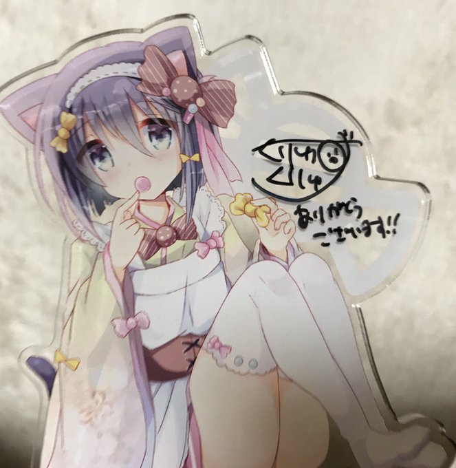 みみけでは購入くださった方でご希望頂ければ白い部分にその場でサイン入れさせて頂きます……!!こういう感じで ご希望のかたぜひぜひ✌️ 