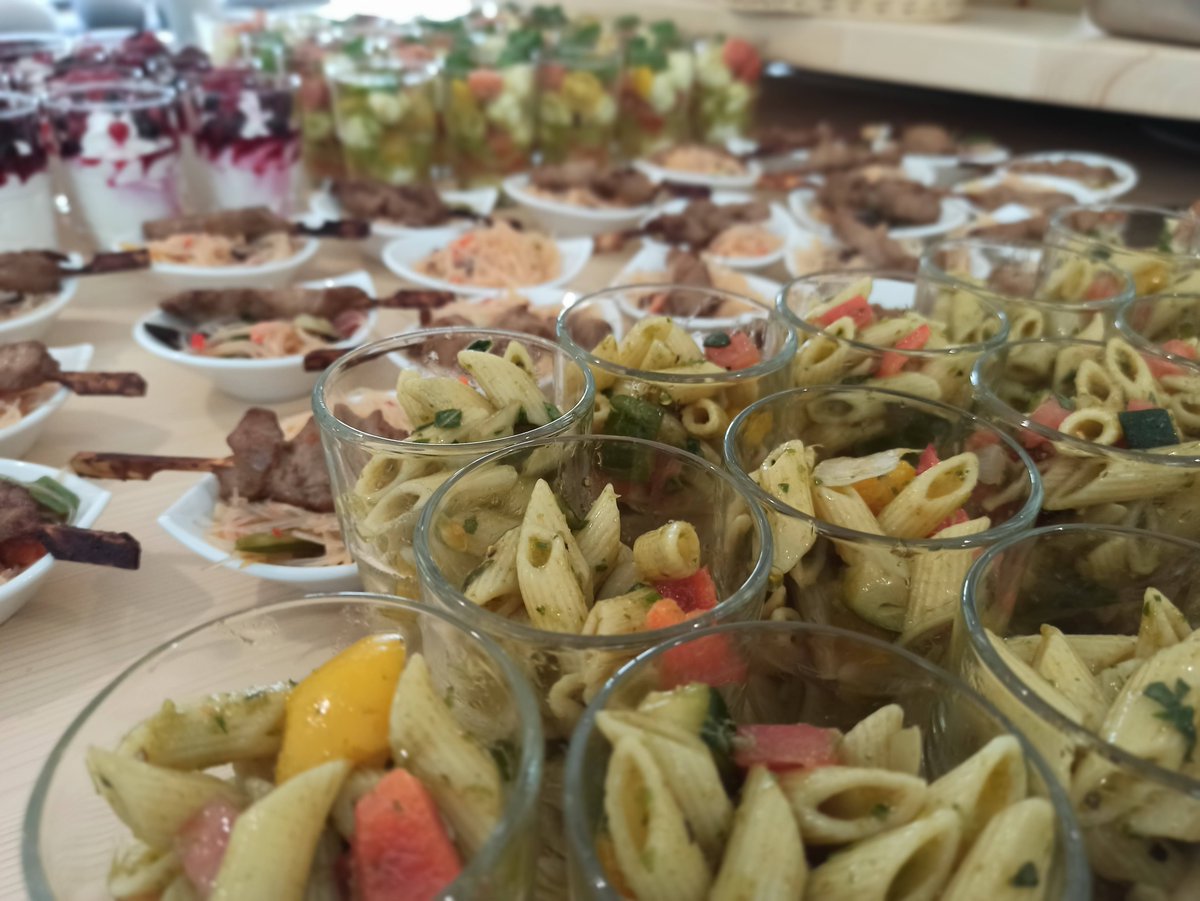helmholtz_ai's tweet photo. Stay focused, stay (not) hungry 😋 #HackingForHealth https://t.co/kGuN6gUdbq