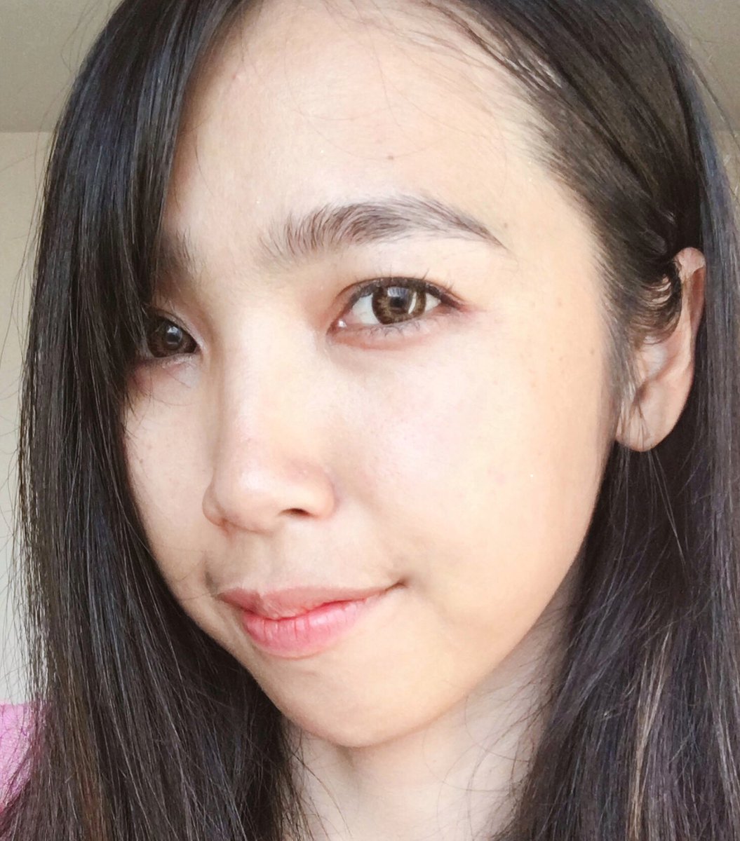 WarakornChain's tweet photo. เท๊อออ!! วันนี้มีเซรั่มไฮยาวิตซีเข้มข้นมาแนะนำจ้าา คือนางช่วยให้ผิวอิ่มเอิบ ฉ่ำน้ำแบบมงลงมาก ผิวก็ดูกระจ่างใส ใช้แล้วแบบหน้าเนียน ออร่ามีน้ำมีนวลสุดๆ มีวิตซีเข้มข้นถึง50เท่าเลยนะ อยากให้ลองมันดีจิงๆ หน้าไม่มันด้วย ซอง39บาทเอง มีขายในเซเว่นด้วย #ไฮยาวิตซี #Moonahouse #รีวิวเซเว่น https://t.co/fQEQXglmsx