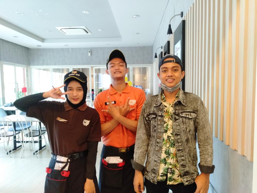 Angga_RBA's tweet photo. Serasa saudara sendiri😎 https://t.co/zCVLnbJtq9