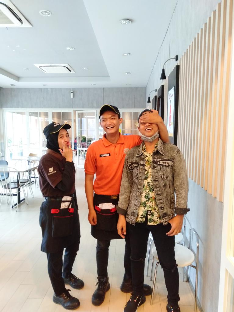 Angga_RBA's tweet photo. Serasa saudara sendiri😎 https://t.co/zCVLnbJtq9