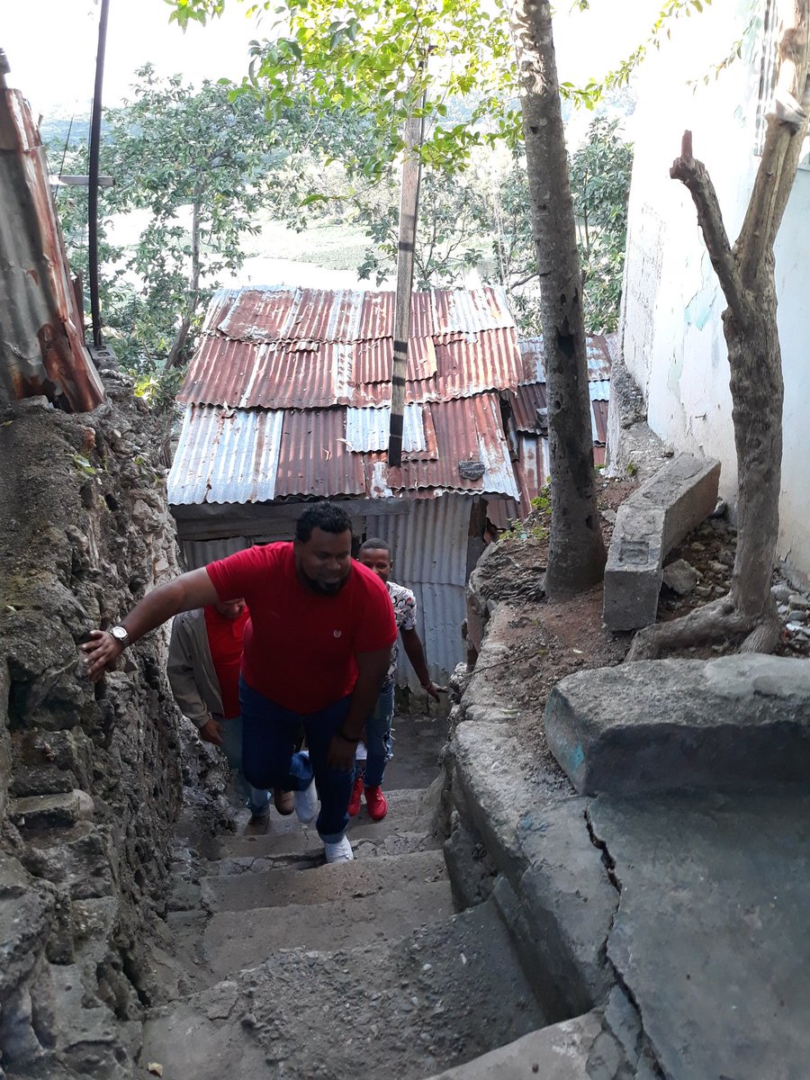 jr_cosma's tweet photo. Dios con Nosotros
Haciendo entrega de lámparas en el sector de Villa Eloísa
(las cañitas) cumpliendo con nuestra Promesa de campaña.
lograr que la Circunscripción 3 este alumbrada desde el callejon más pequeño hasta las grandes avenidas

#JuniorCosmaRegido 
#PorUnMejorDistrito https://t.co/Pep1WeF0WU