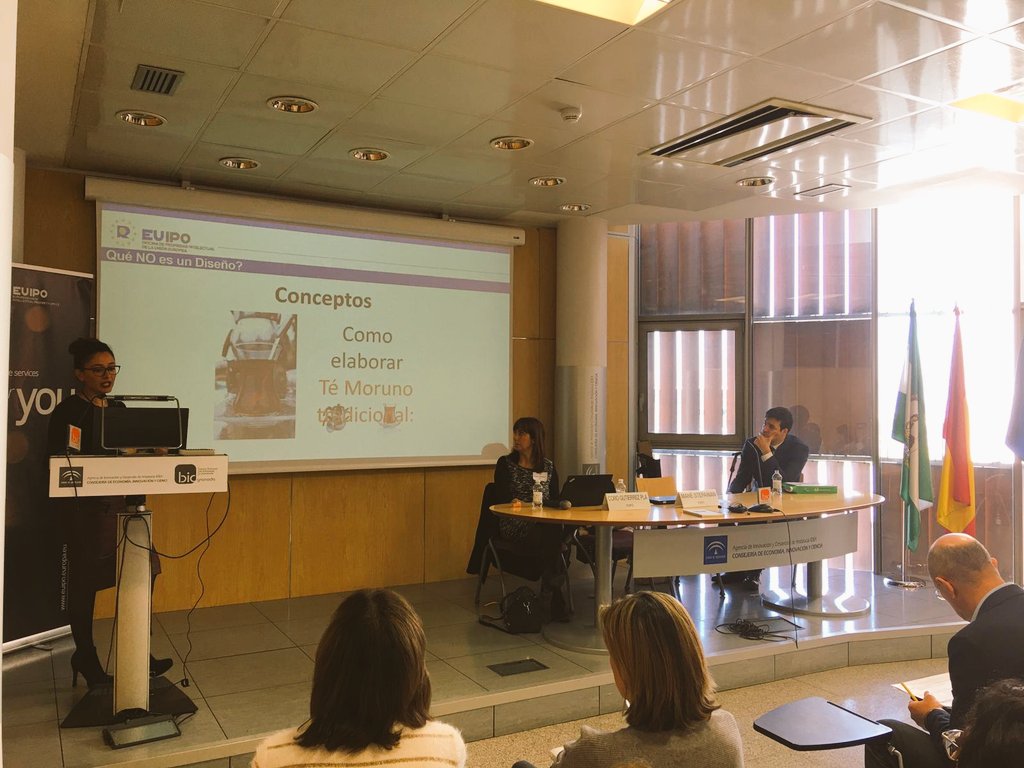 OEPM_es's tweet photo. Estamos en #Granada compartiendo con @EU_IPO y @IDEAJunta @BICGRANADA el seminario #IPforYOU, para conocer la importancia  de la #PI para las empresas y #PYMES y las herramientas en línea del registro de marcas y diseños. https://t.co/9t8RSEAfAZ