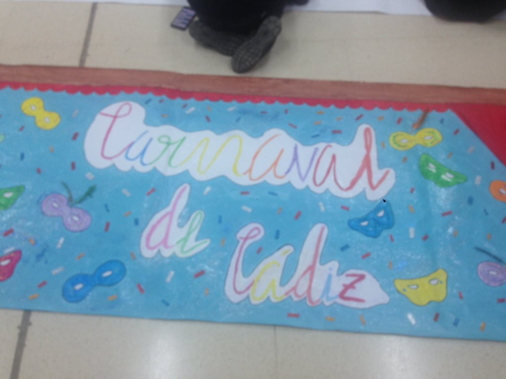 Carmengs74's tweet photo. Preparando el Día de Andalucía en Mollinal#ieslasviñas. Trabajo interdisciplinar. Mañana feria de stand con todos sus trabajos.Son geniales 😀 https://t.co/ovqiRN2e2V