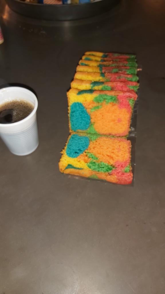 En natuurlijk carnavals cake bij de koffie. #carnaval #Made violieren.nl