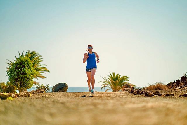 Live in the moment.
*
One of the things I love most about running is the ability to lose yourself in the moment. I rarely run with music so that I can tune into my body and let my mind focus in on getting the most out of every session.

#sportsphotography #womeninsport #team…
