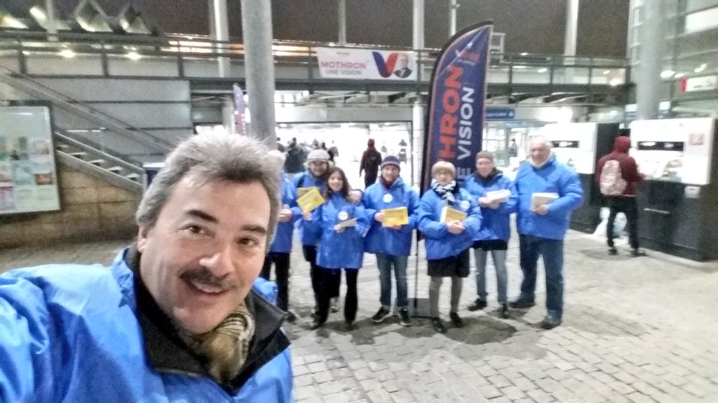XavierPERICAT's tweet photo. @Mothron1Vision, c'est parti pour une nouvelle matinée militante dès 6h45 en gare du centre-ville d'#Argenteuil pour faire connaître l'#Acte3 du #projet de @GMothron &amp; de son équipe ! #Mothronunevision #Mothron 200 #VivreArgenteuil https://t.co/pDERhuEOs2