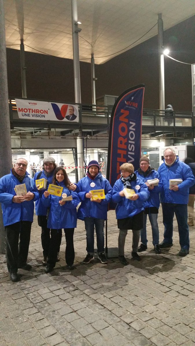 XavierPERICAT's tweet photo. @Mothron1Vision, c'est parti pour une nouvelle matinée militante dès 6h45 en gare du centre-ville d'#Argenteuil pour faire connaître l'#Acte3 du #projet de @GMothron &amp; de son équipe ! #Mothronunevision #Mothron 200 #VivreArgenteuil https://t.co/pDERhuEOs2