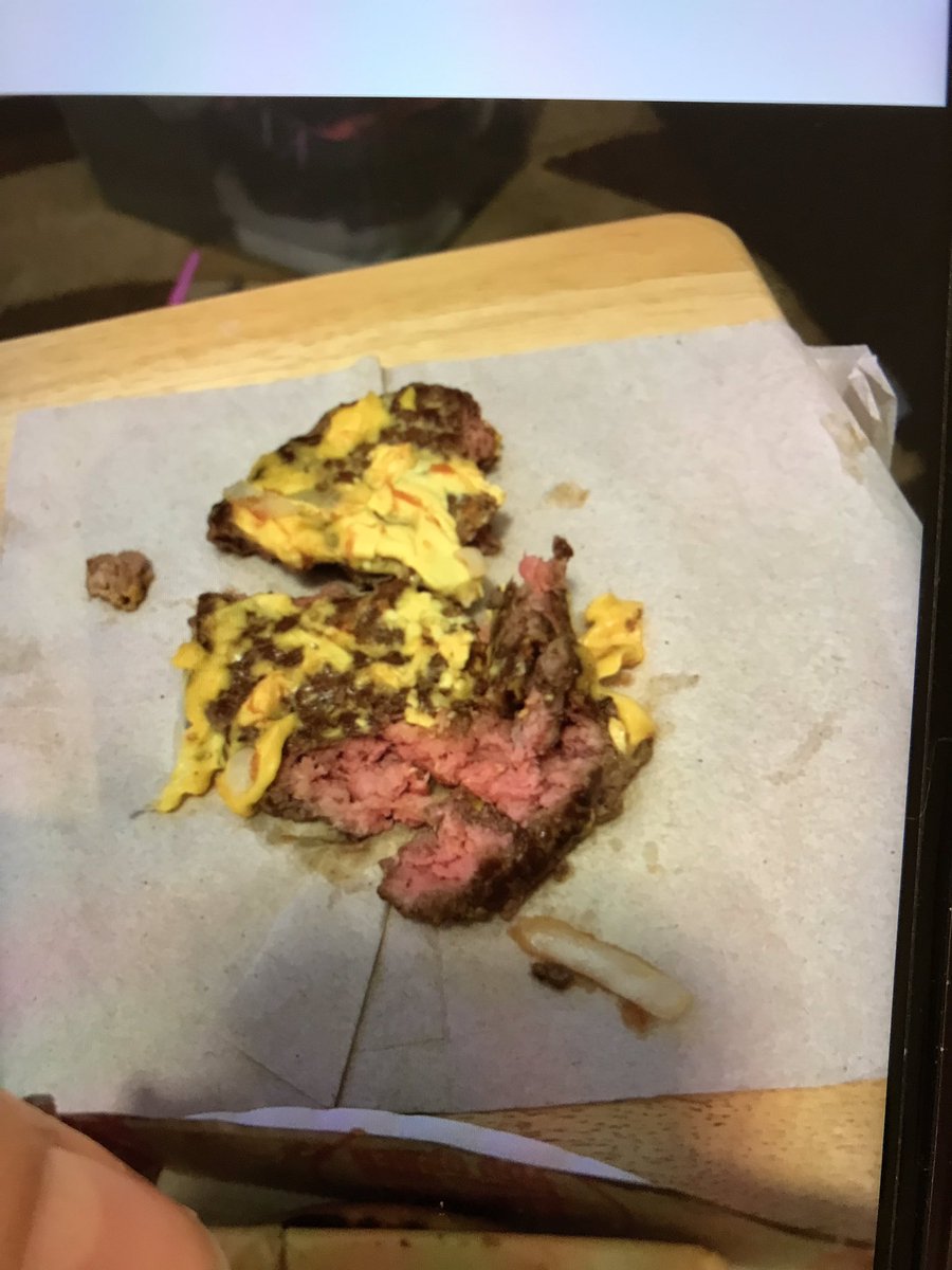 _Analia's tweet photo. I won’t be eating burgers for a while..
I guess this is your way to show your beef is fresh right @McDonalds
 😡🤢 
MY ADVICE: check your burger before eating it. #McDonalds #uncooked #burger #burgers #quarterpounder #rawmeat #gross 
#FastFood https://t.co/XmXGOQFgzD