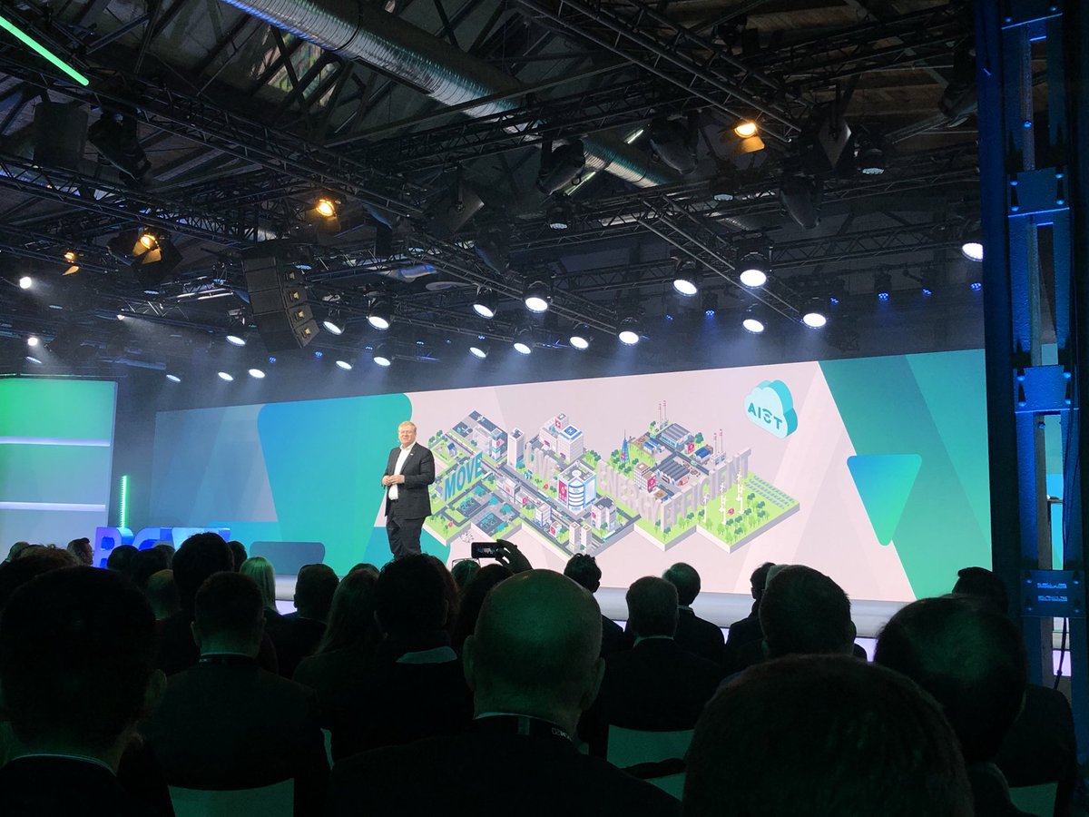 flobankoley's tweet photo. Kicking off day two #BCW20 with #movelikeabosch and Stefan Hartung. How will #mobility look like in the future? Very diverse, more safe and increasingly sustainable.
#transformation #likeabosch https://t.co/cdmenf4urq